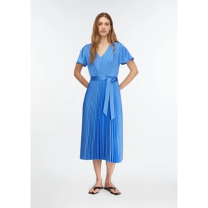 Kép 3/7 - Satin dress with flowing sleeves and pleated skirt