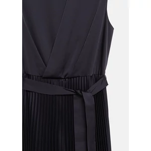 Kép 7/7 - Satin dress with pleated skirt