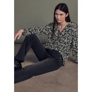 Kép 4/6 - Blúz-Ing - Buttoned V-neck blouse AOP 2510 WS02