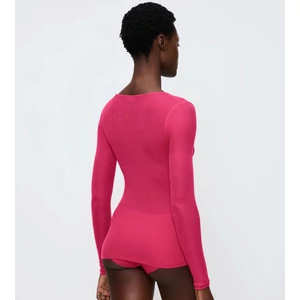 Kép 2/2 - Beauty Layers Top Scoop Neck