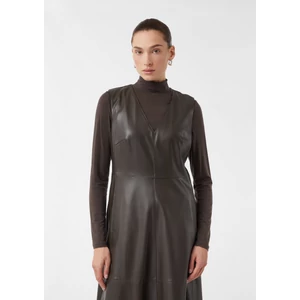 Kép 7/8 - Ruha -  Leather-look midi dress with a deep V-neckline 2510