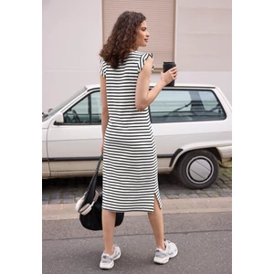 Kép 2/6 - Ruha - strFped Jersey Dress w. ruffle - 2606