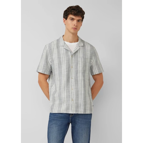 Resort fit: short-sleeved shirt with textured stripes and breast pocket