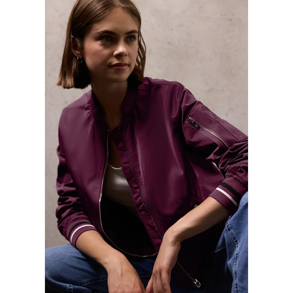Blézer és dzseki indoor - Studio Bomber Jkt 2507