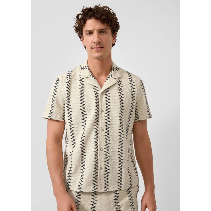 Resort fit: patterned crochet shirt