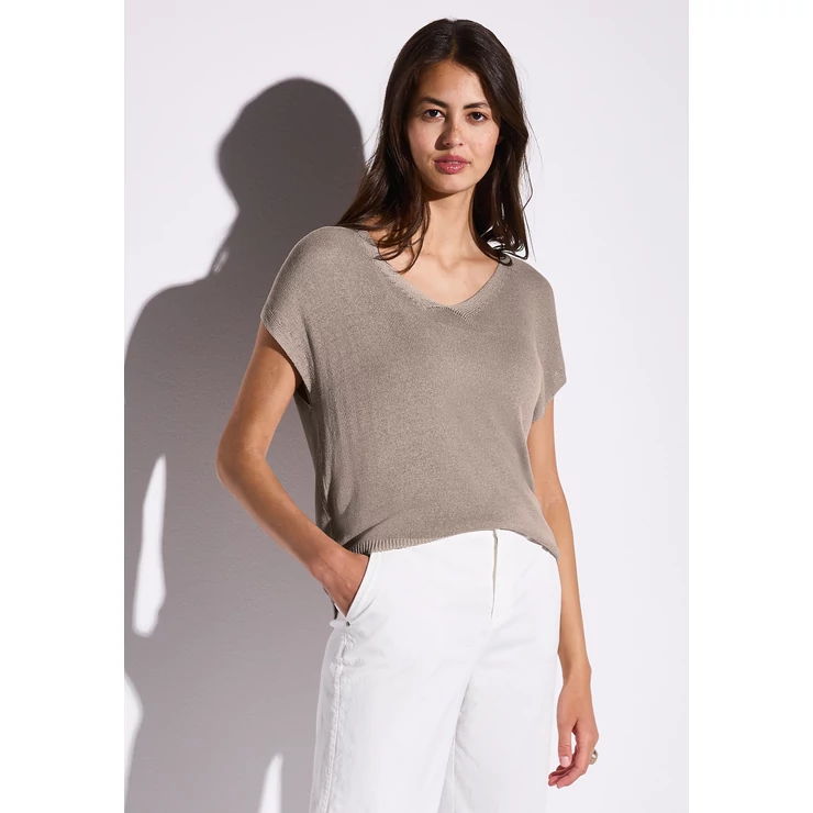sleeveless sweater
