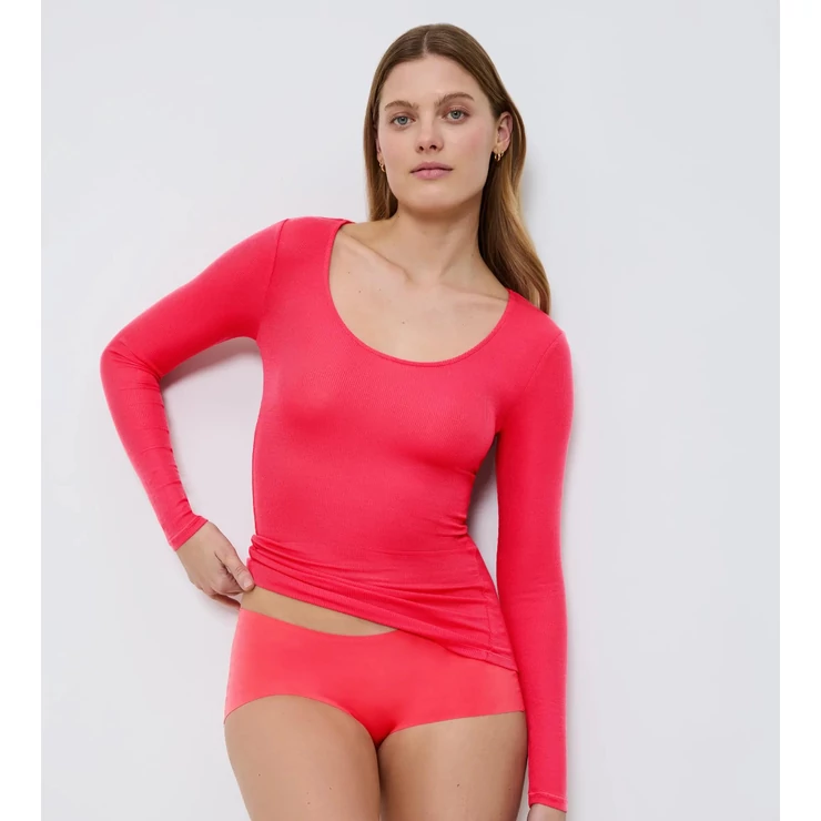 Beauty Layers Top Scoop Neck