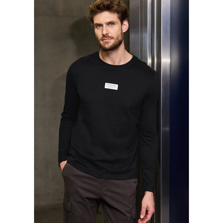 Longsleeve T-Shirt with small 2410