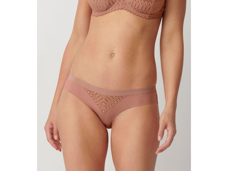 Triumph Aura Spotlight Brazilian